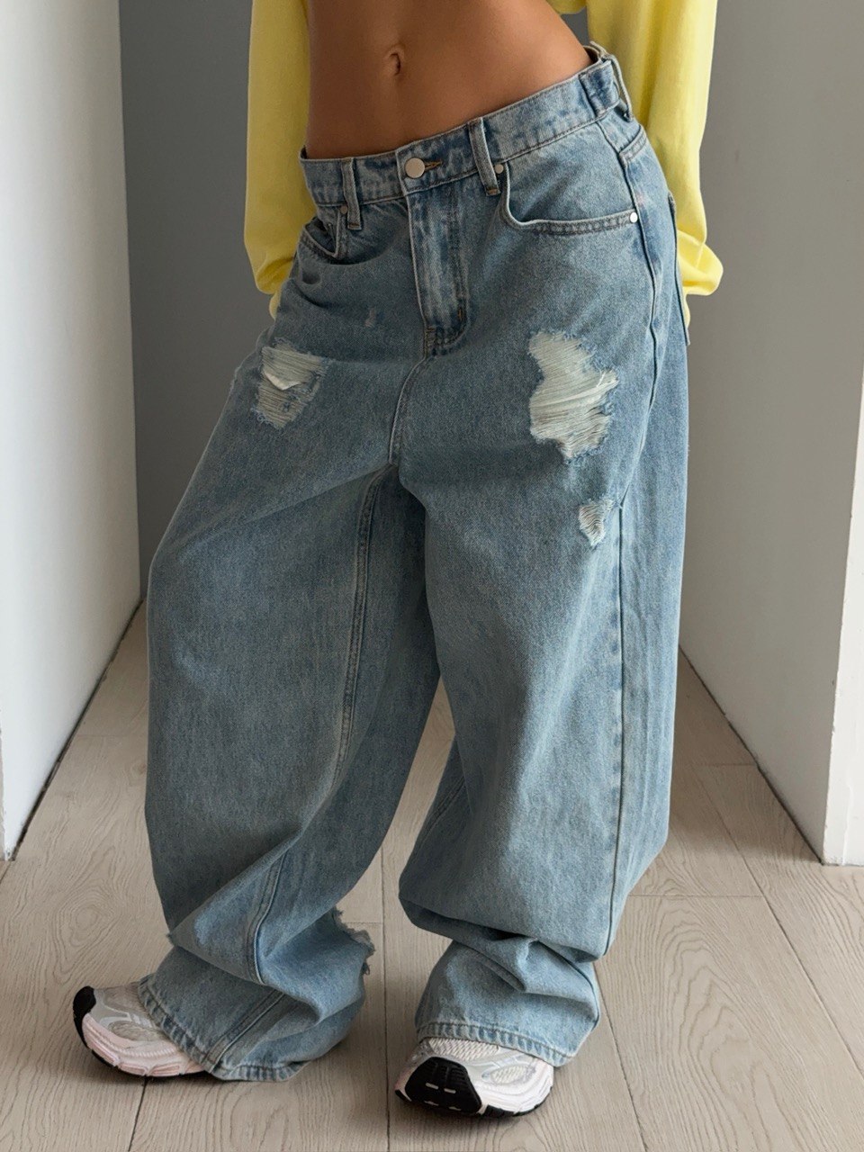 Джинсы с дырками