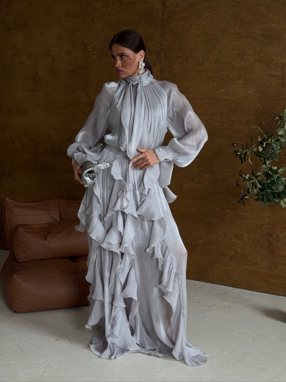 Платье с воланами и рукавами