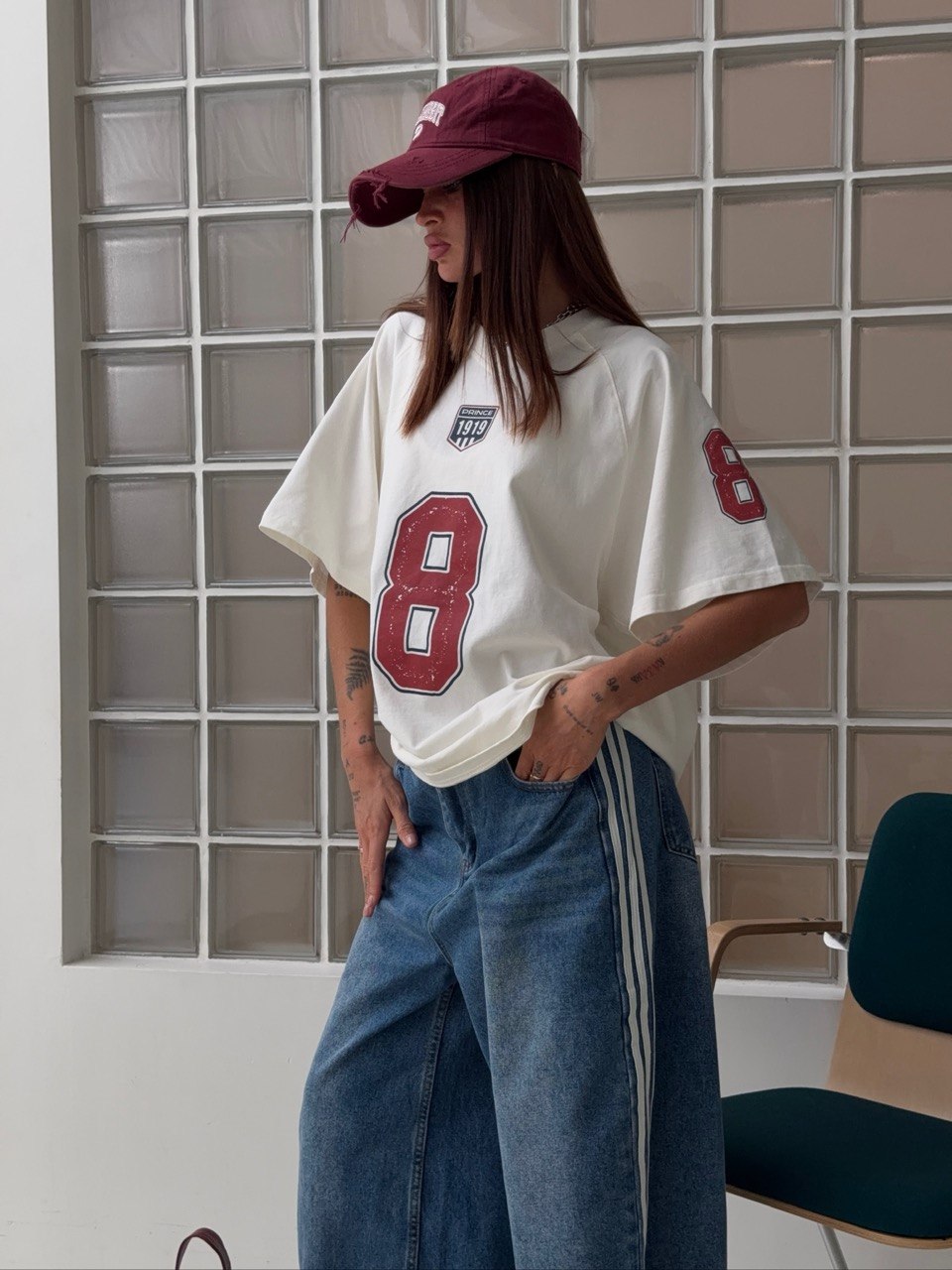 Футболка V-образным вырезом