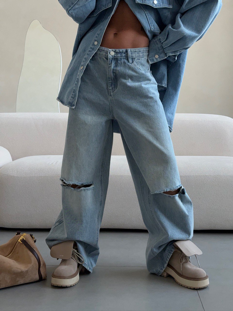 Джинсы с разрезами