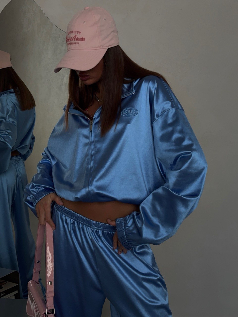 Оверсайз олимпийка атласная укороченная с чем носить этой осенью/зимой 2023. Магазин POPNSHOP