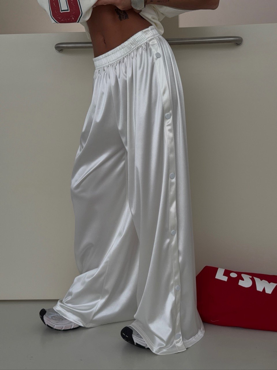 Штаны атласные на кнопках