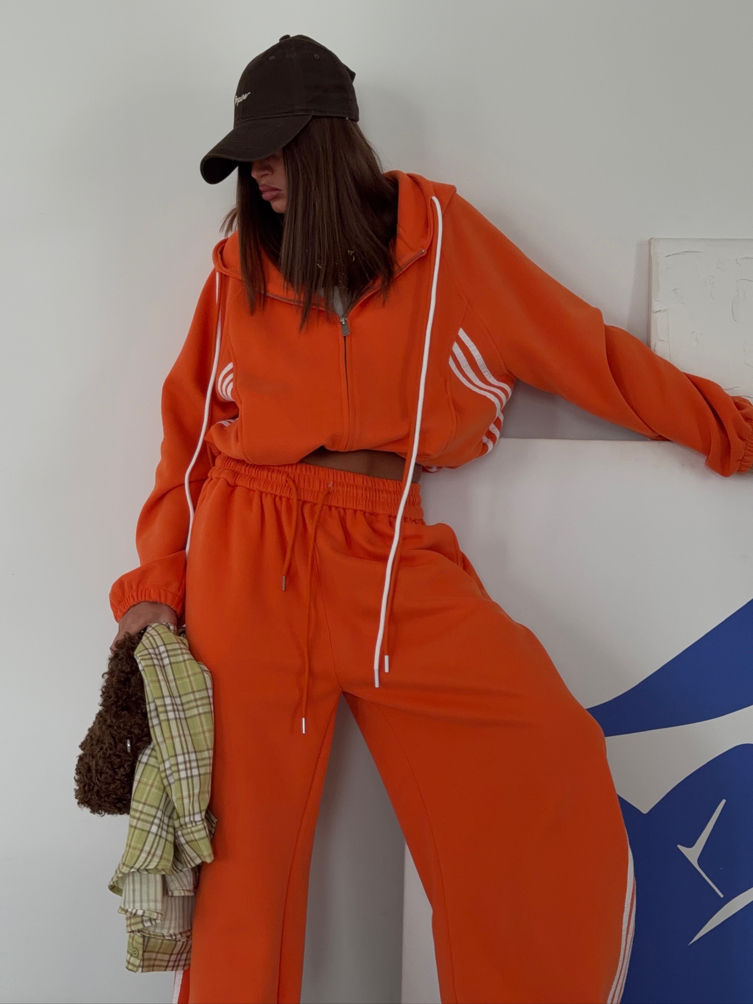 Толстовка с лампасами