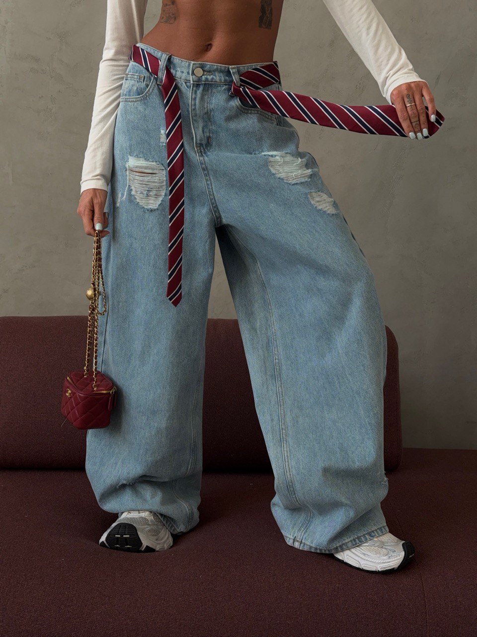 Джинсы рваные широкие