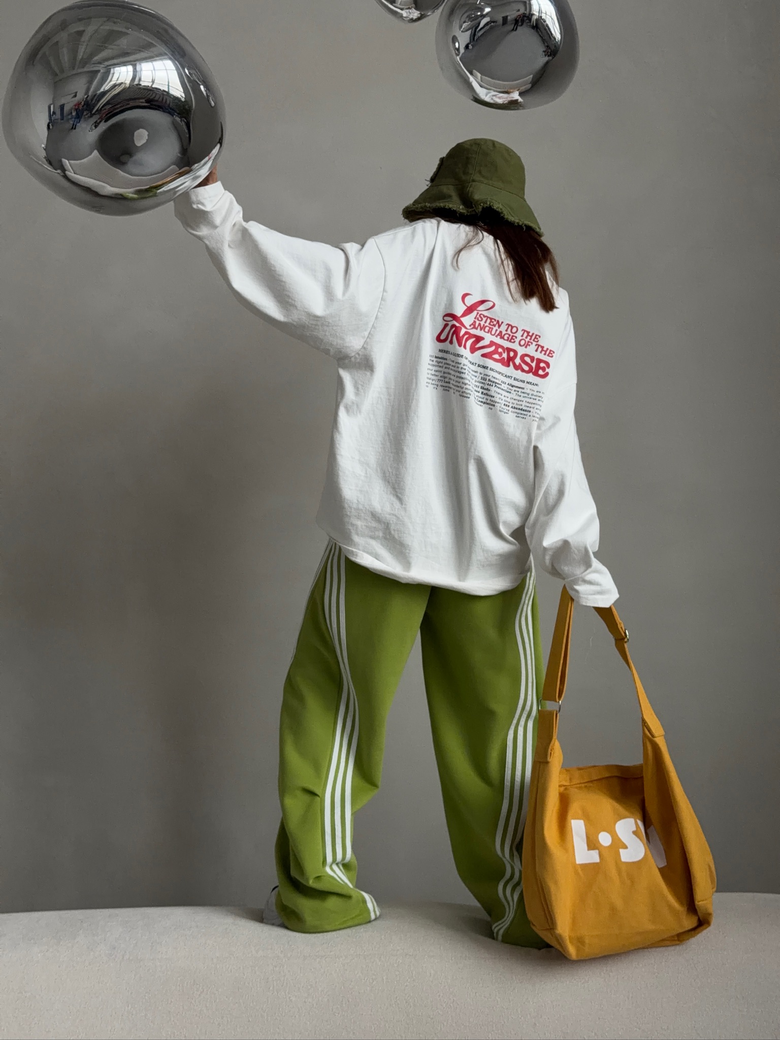 Лонгслив с надписью