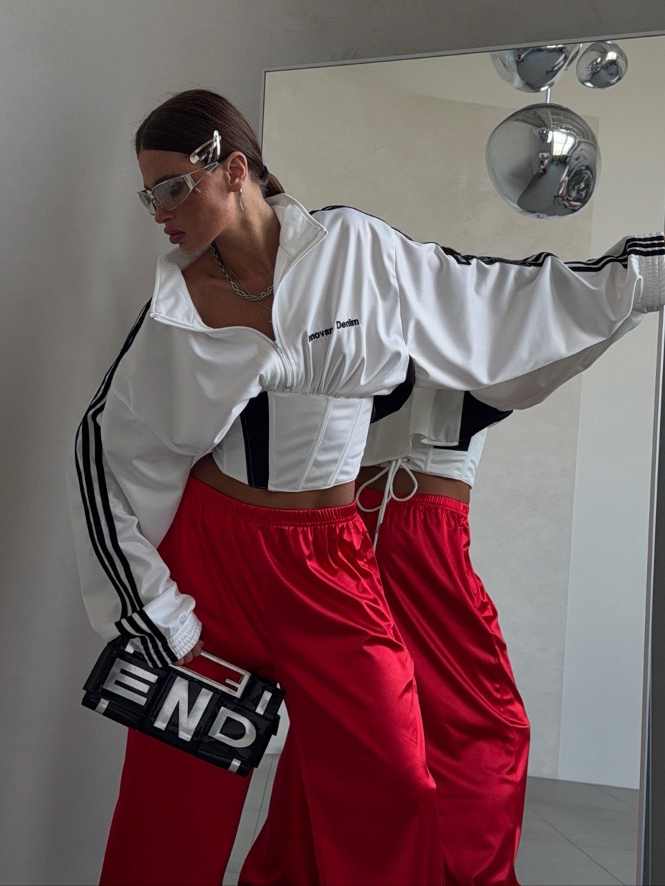 Ветровка с корсетной вставкой