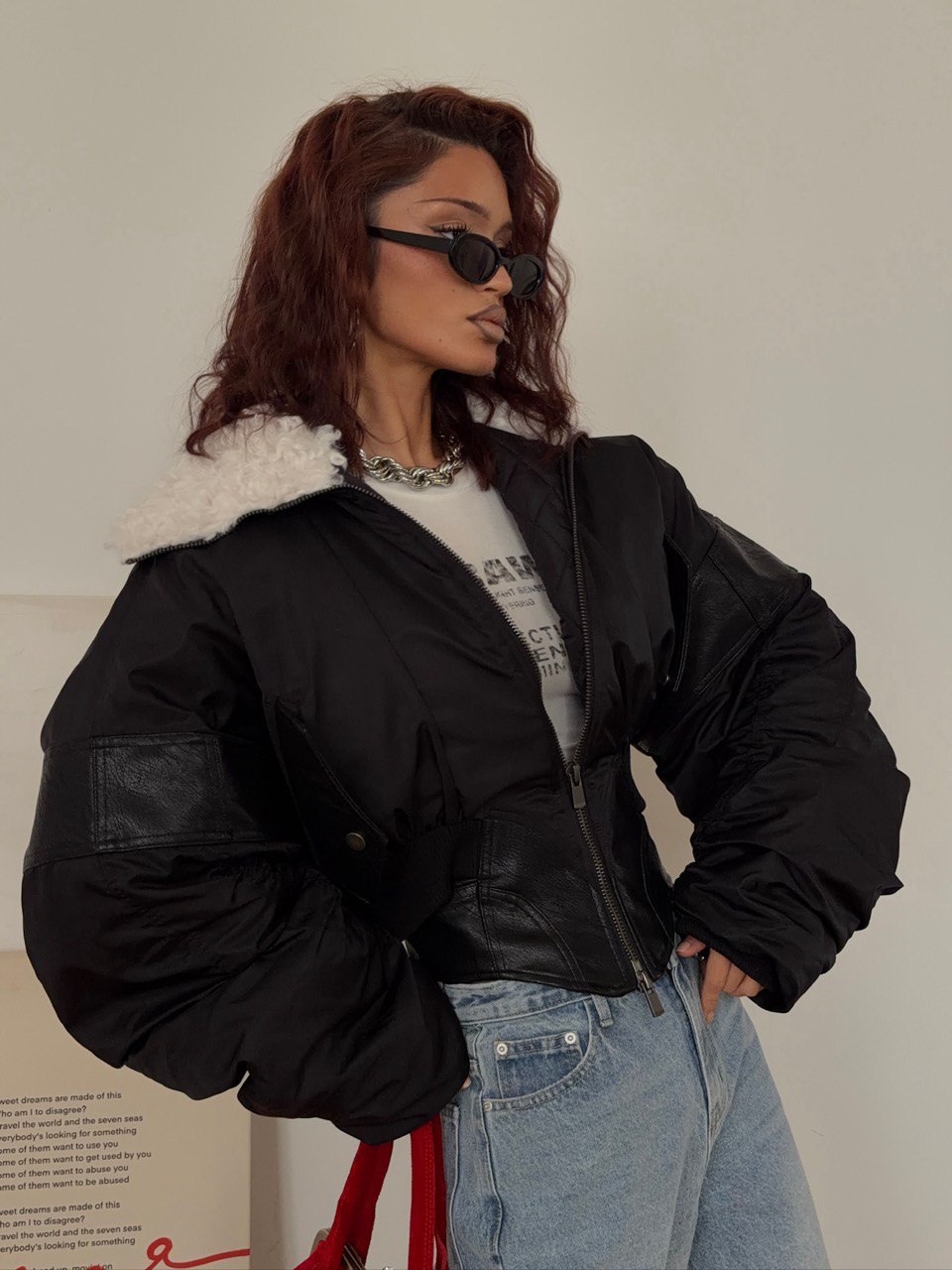 Бомбер с корсетной вставкой