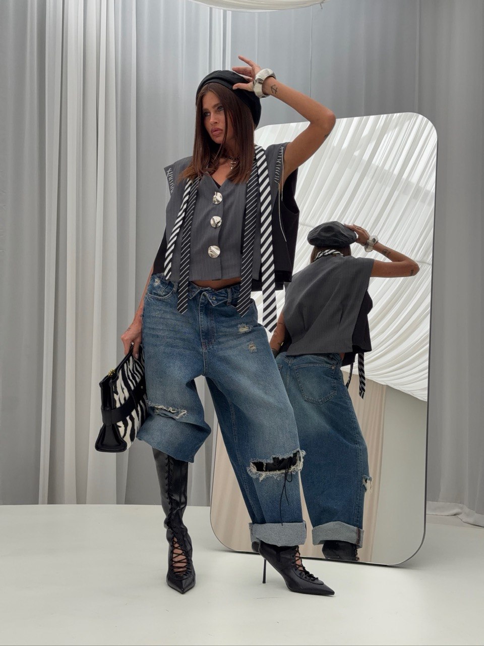 Джинсы с вывернутым поясом