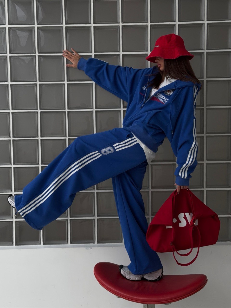 Штаны спортивные с лампасами