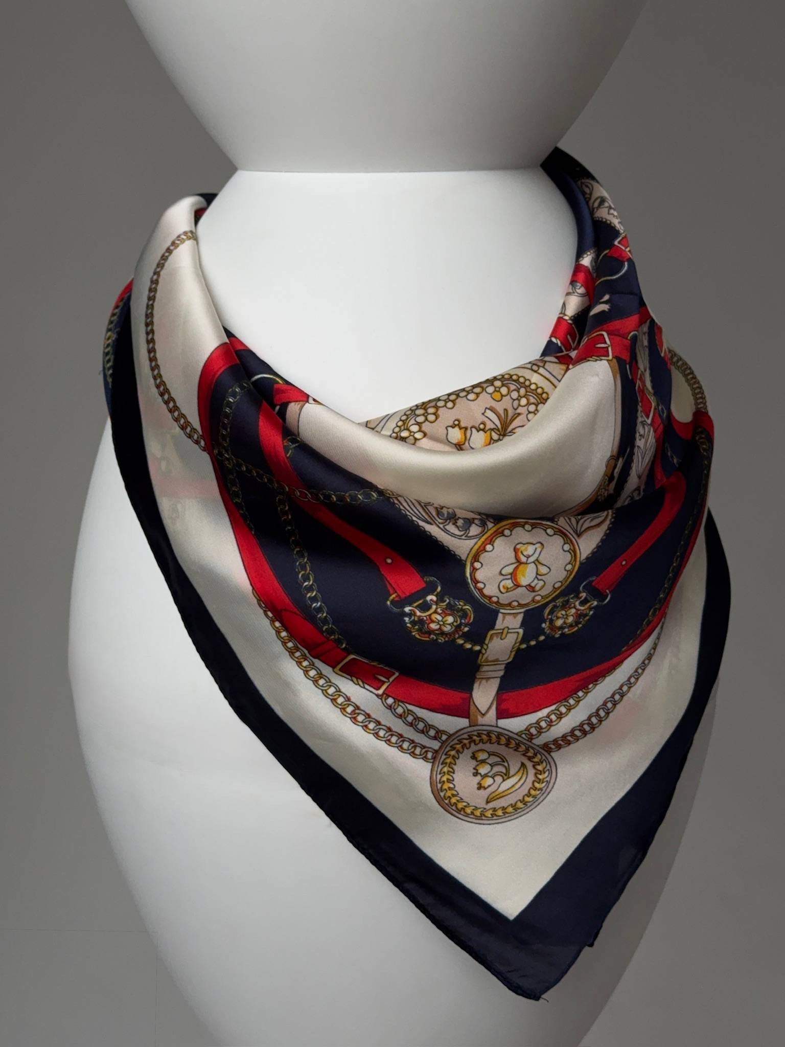 Платок с цепями