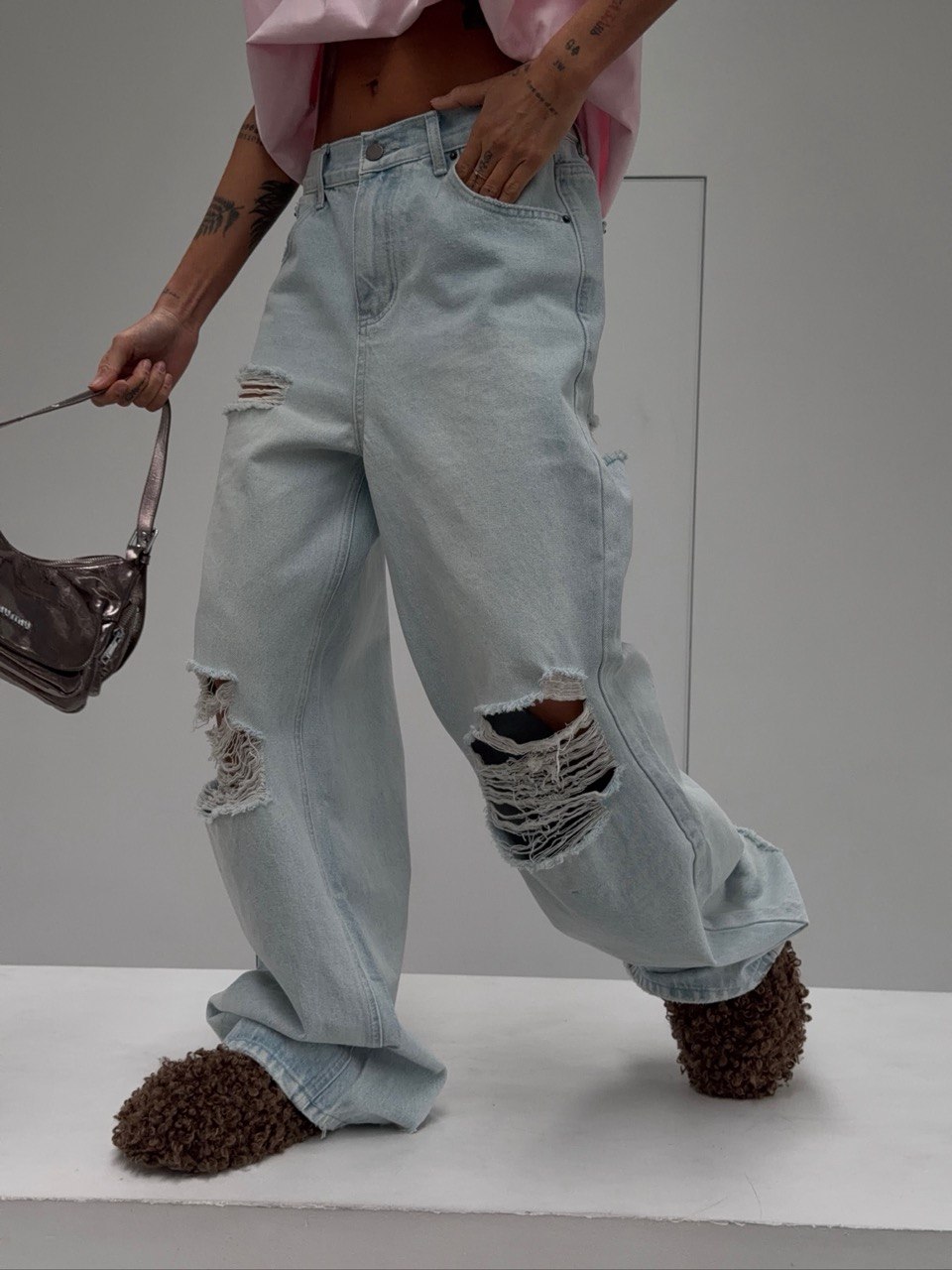 Джинсы из светлой джинсы