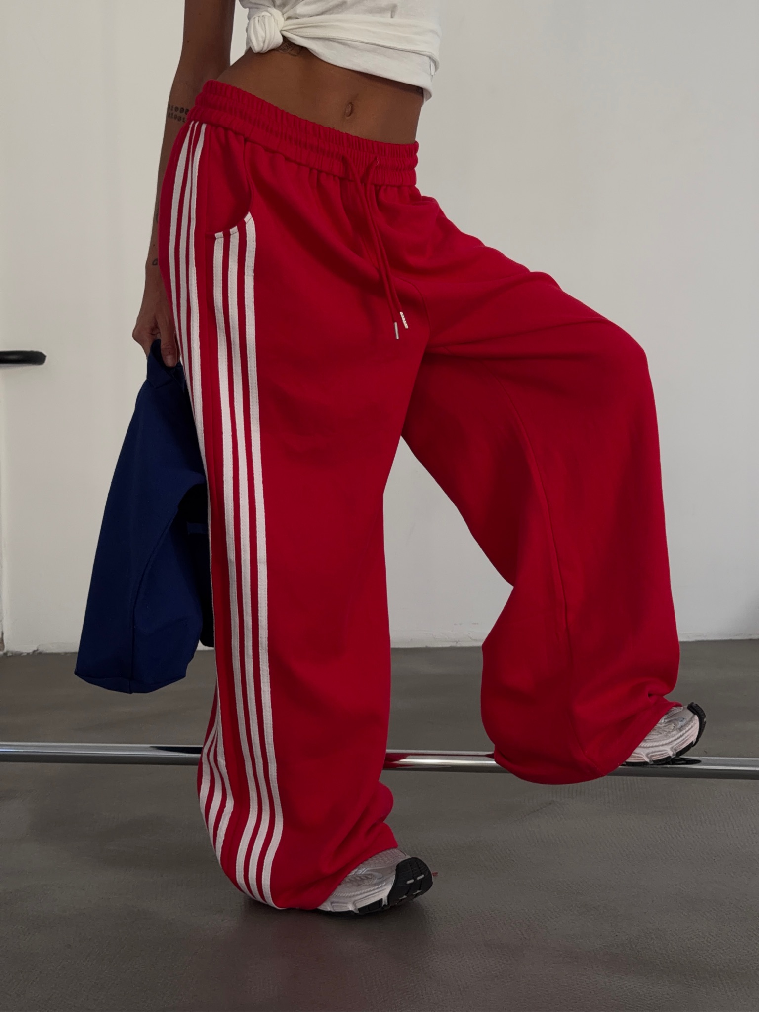 Штаны с лампасами спортивные