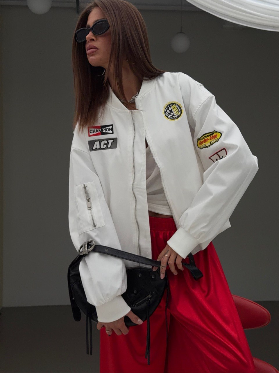 Бомбер с нашивками