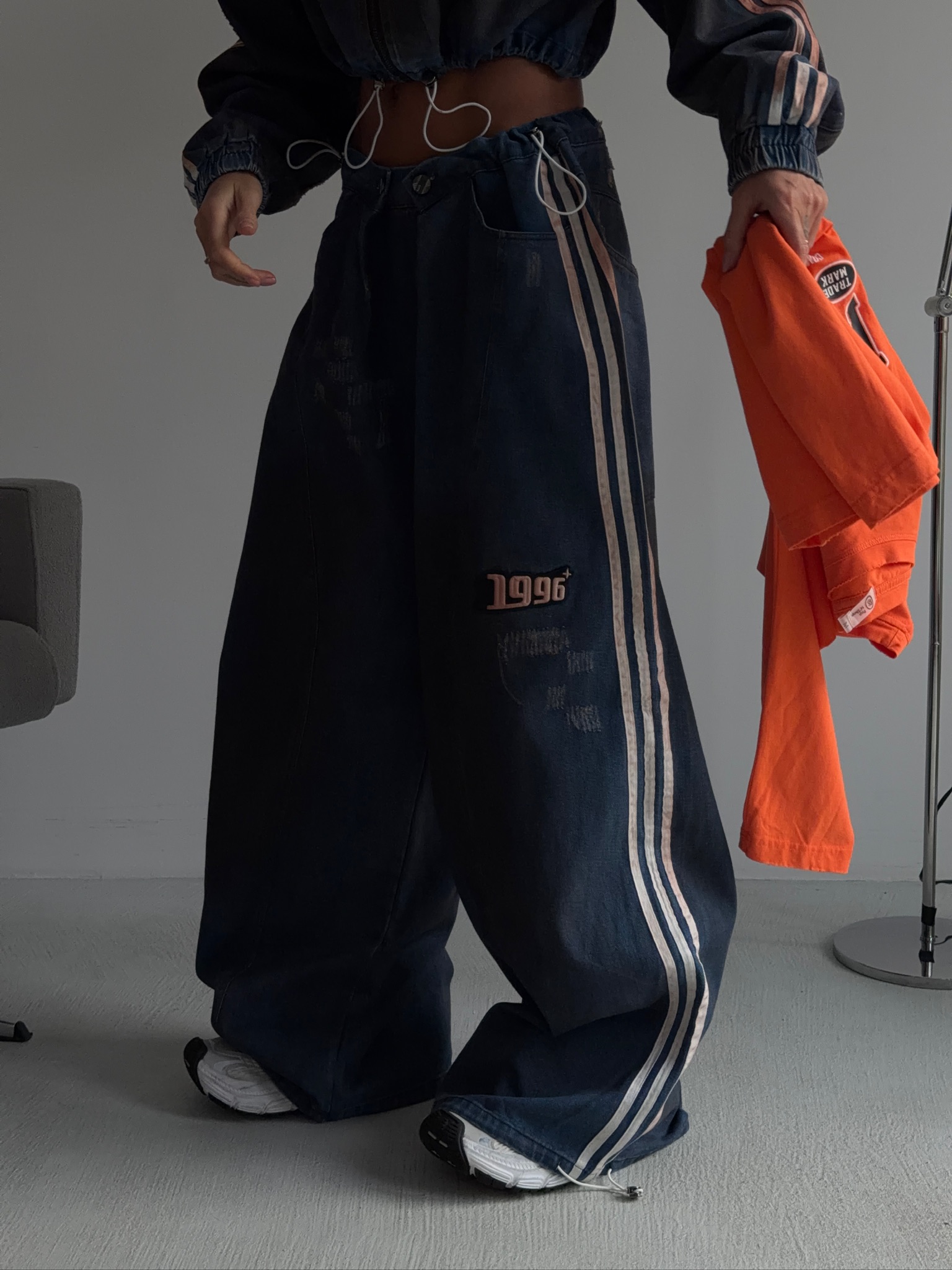 Джинсы с лампасами