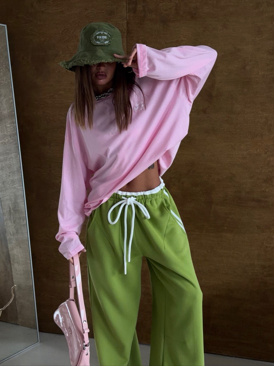 Лонгслив с нашивкой