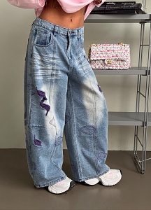 Джинсы рваные с бабочками