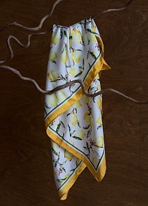 Платок с лимонами