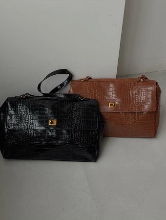 Стильная сумка piton 2023 в шоуруме POP N' SHOP