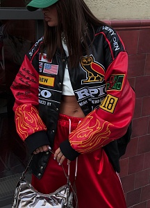 Косуха оверсайз с нашивками