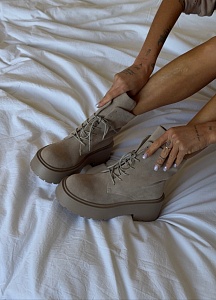 Ботинки на шнуровке