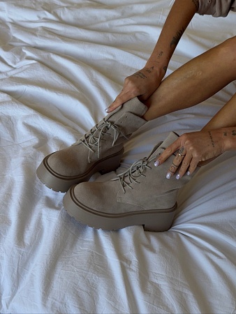 Ботинки на шнуровке