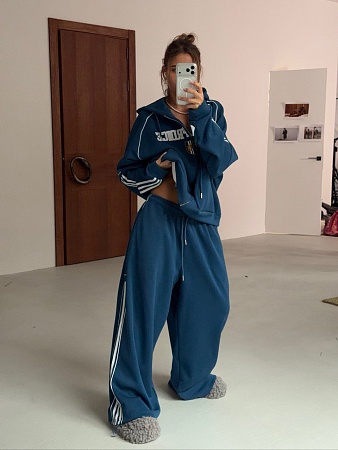 Трендовые широкие штаны mason в шоуруме POP N' SHOP