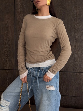 Базовая лонгслив базовый в трендовых расцветках этого сезона.