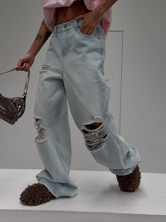 Стильные джинсы из светлой джинсы женские сезон весна-лето 2023. Шоурум POPNSHOP